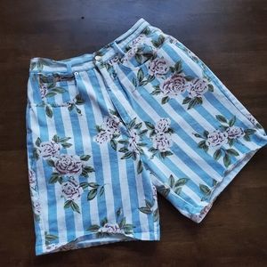 Women's vintage high rise striped‎ shorts. Brand GET! Size 9/10.